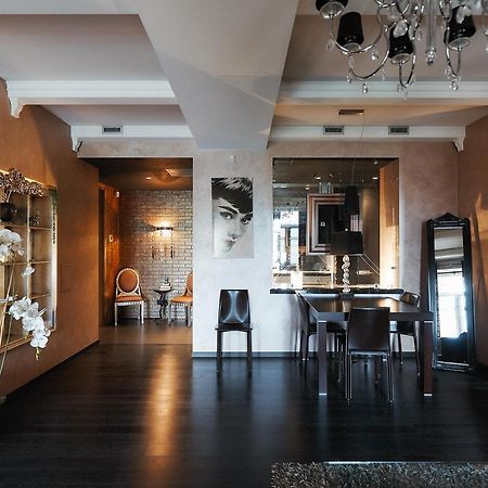 So Fashionable Apartment In The Heart Of Мінськ Екстер'єр фото