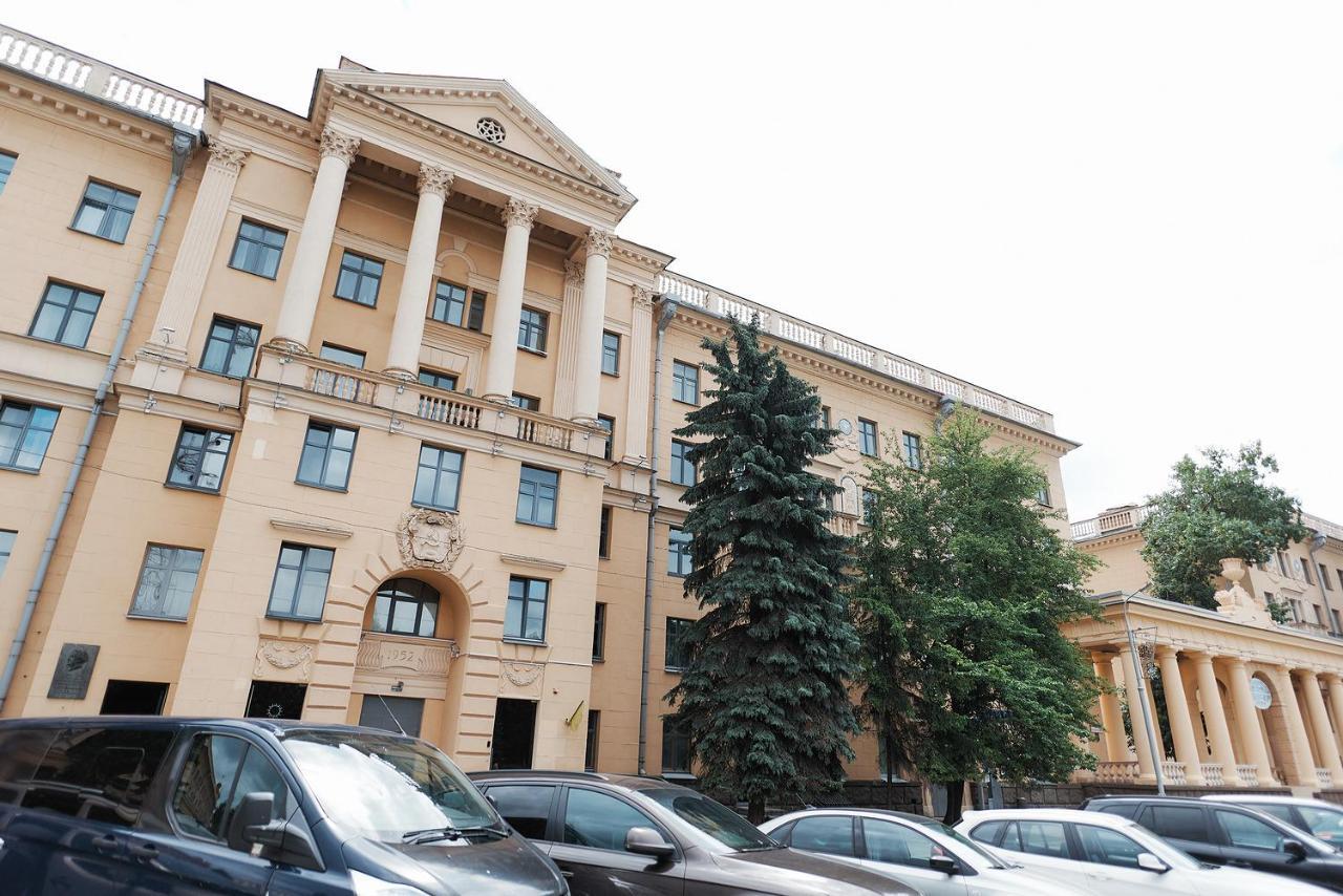 So Fashionable Apartment In The Heart Of Мінськ Екстер'єр фото