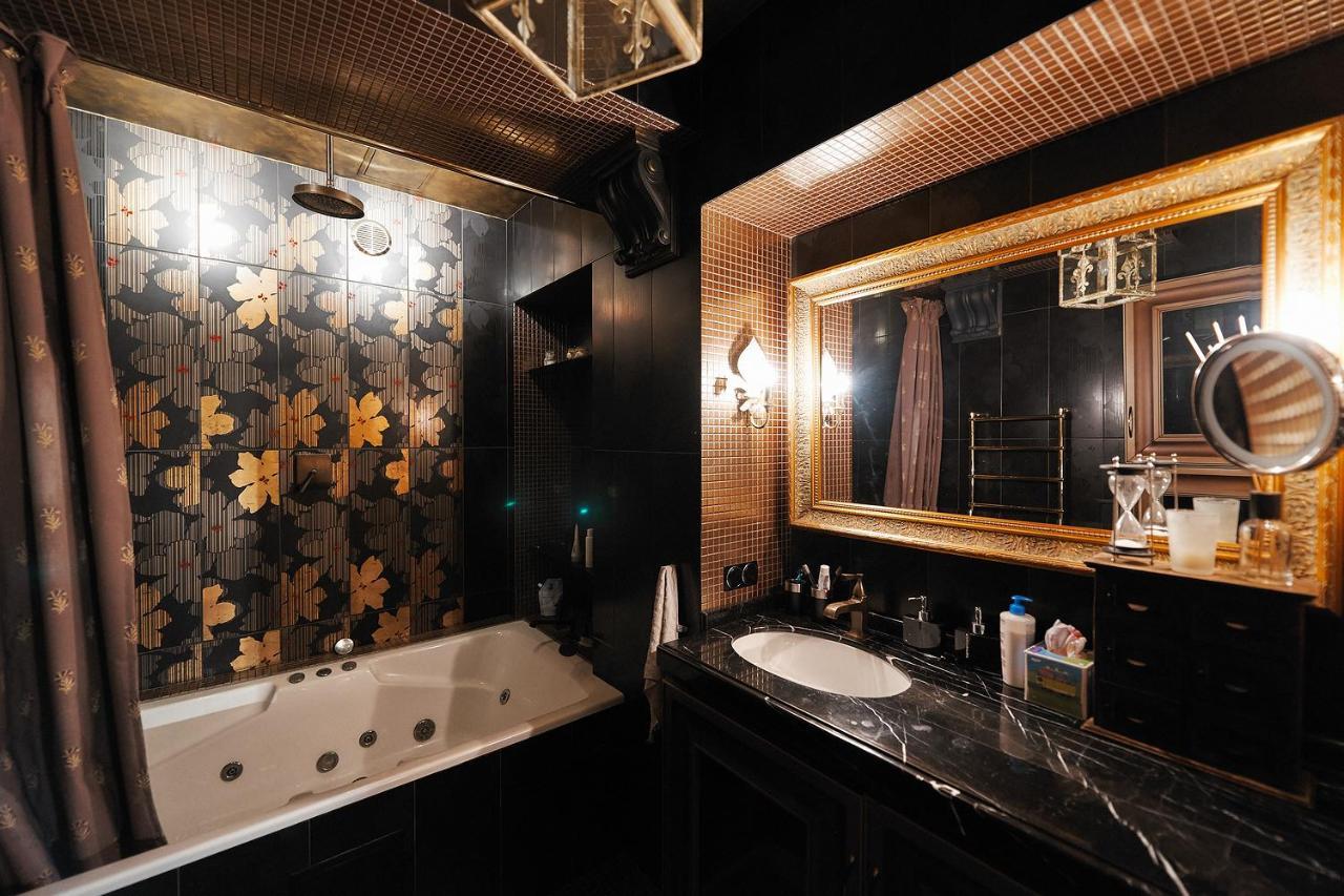 So Fashionable Apartment In The Heart Of Мінськ Екстер'єр фото